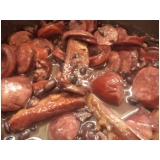 festa com buffet de feijoada na Vila Caravelas